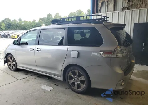 2018 Toyota Sienna Se z USA, uszkodzony, nr VIN 5TDXZ3DC9JS926552